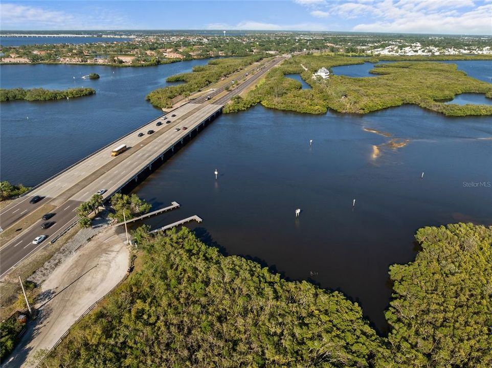 合同活跃: $400,000 (2 贝兹, 1 浴室, 1122 平方英尺)