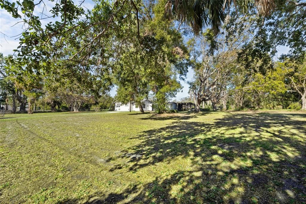 合同活跃: $400,000 (2 贝兹, 1 浴室, 1122 平方英尺)