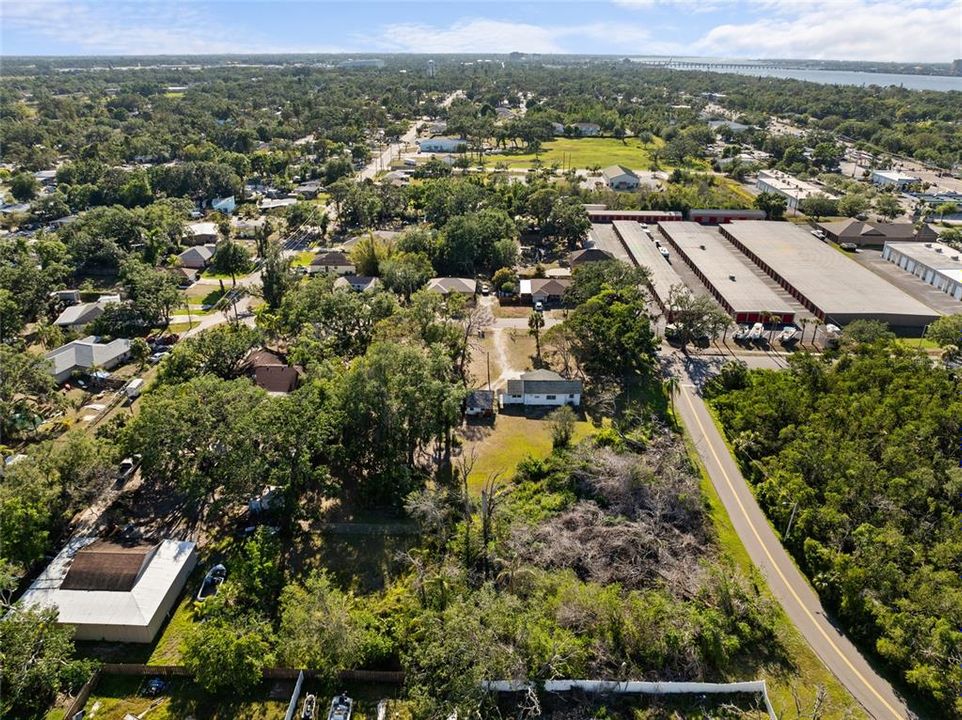 合同活跃: $400,000 (2 贝兹, 1 浴室, 1122 平方英尺)