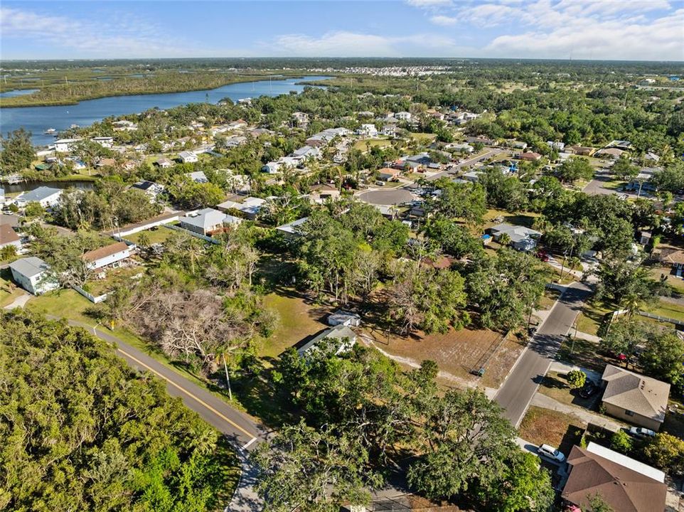 合同活跃: $400,000 (2 贝兹, 1 浴室, 1122 平方英尺)