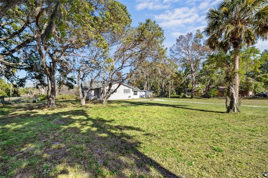 合同活跃: $400,000 (2 贝兹, 1 浴室, 1122 平方英尺)