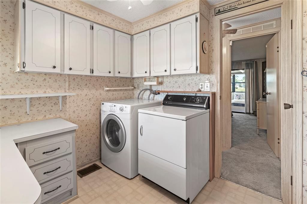 For Sale: $197,000 (2 beds, 2 baths, 1352 Square Feet)