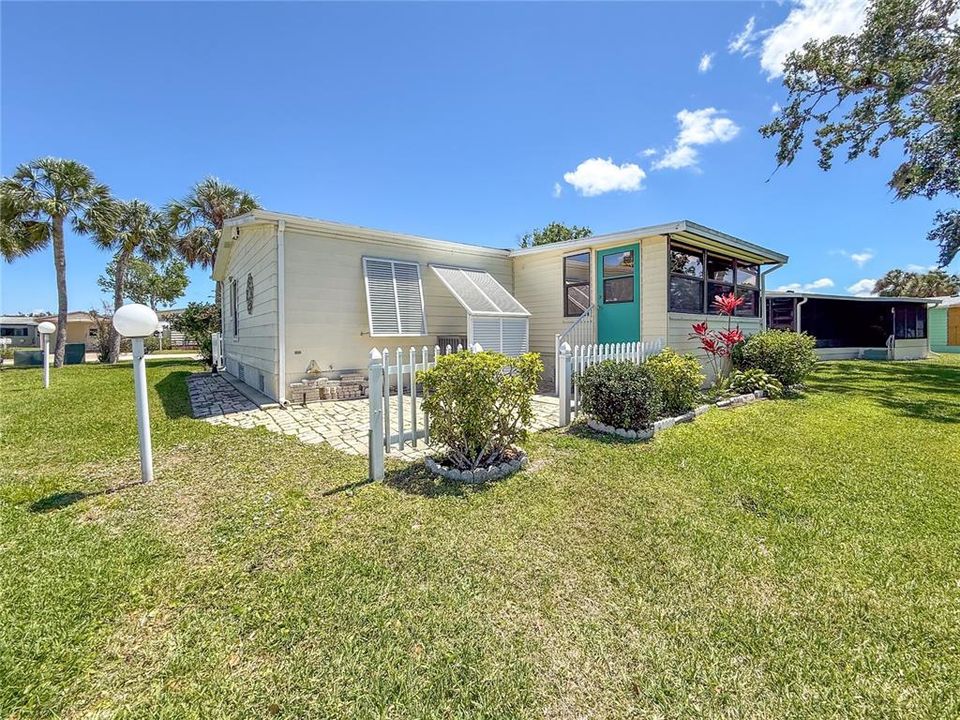 For Sale: $197,000 (2 beds, 2 baths, 1352 Square Feet)