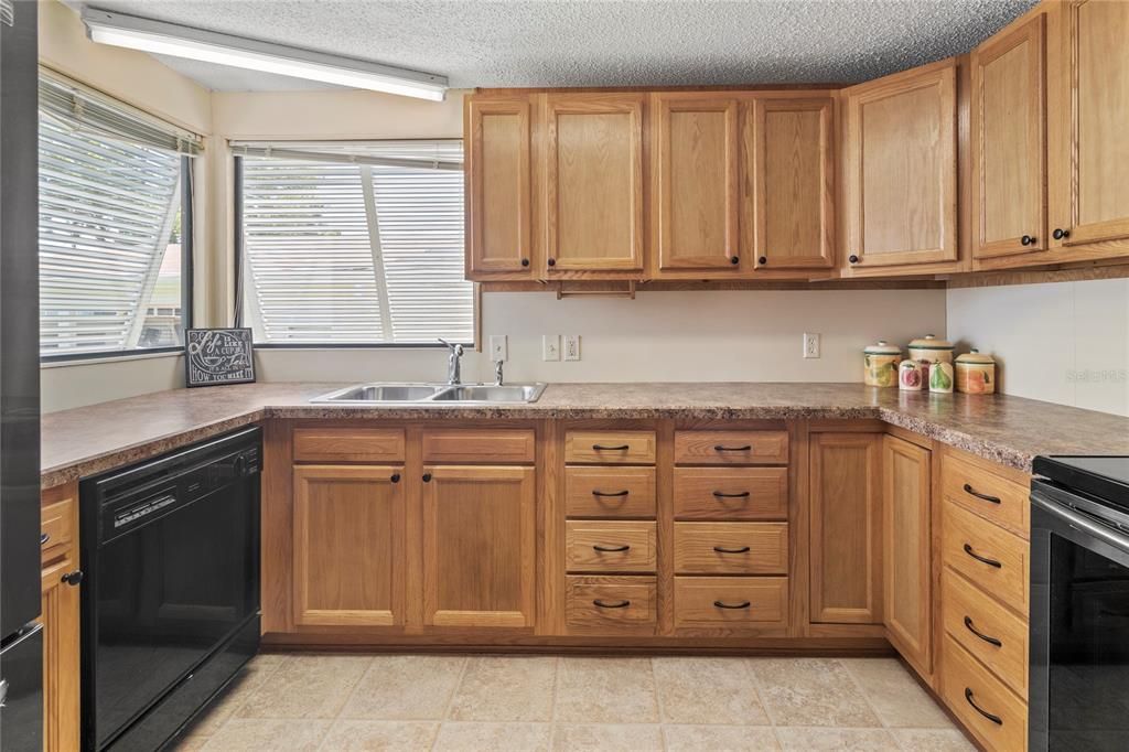 For Sale: $197,000 (2 beds, 2 baths, 1352 Square Feet)