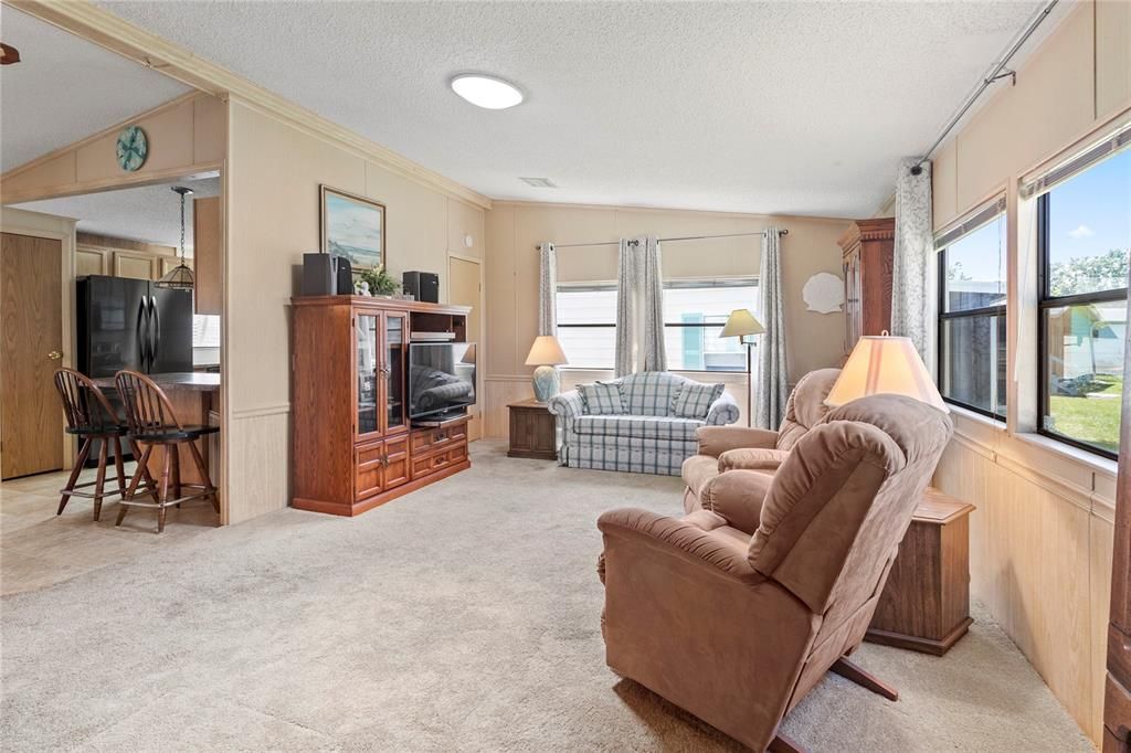 For Sale: $197,000 (2 beds, 2 baths, 1352 Square Feet)