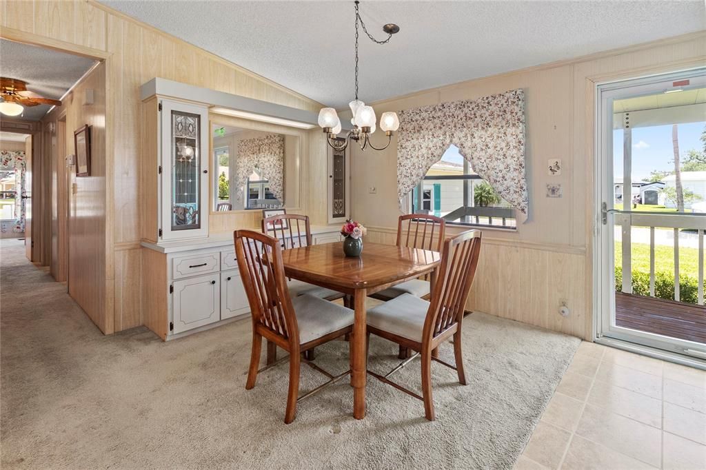 For Sale: $197,000 (2 beds, 2 baths, 1352 Square Feet)