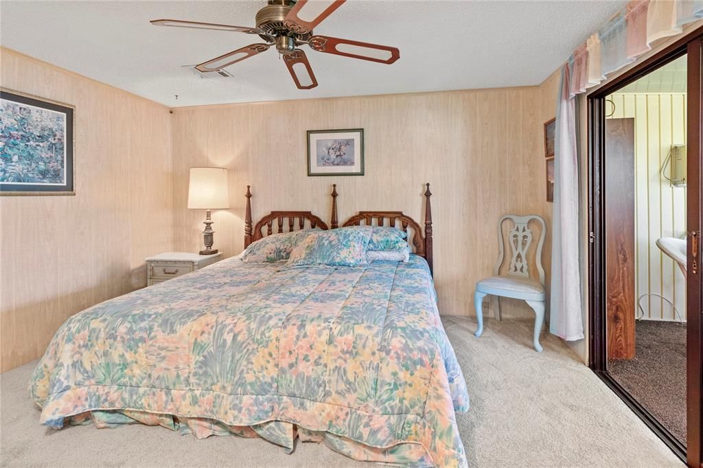 For Sale: $197,000 (2 beds, 2 baths, 1352 Square Feet)