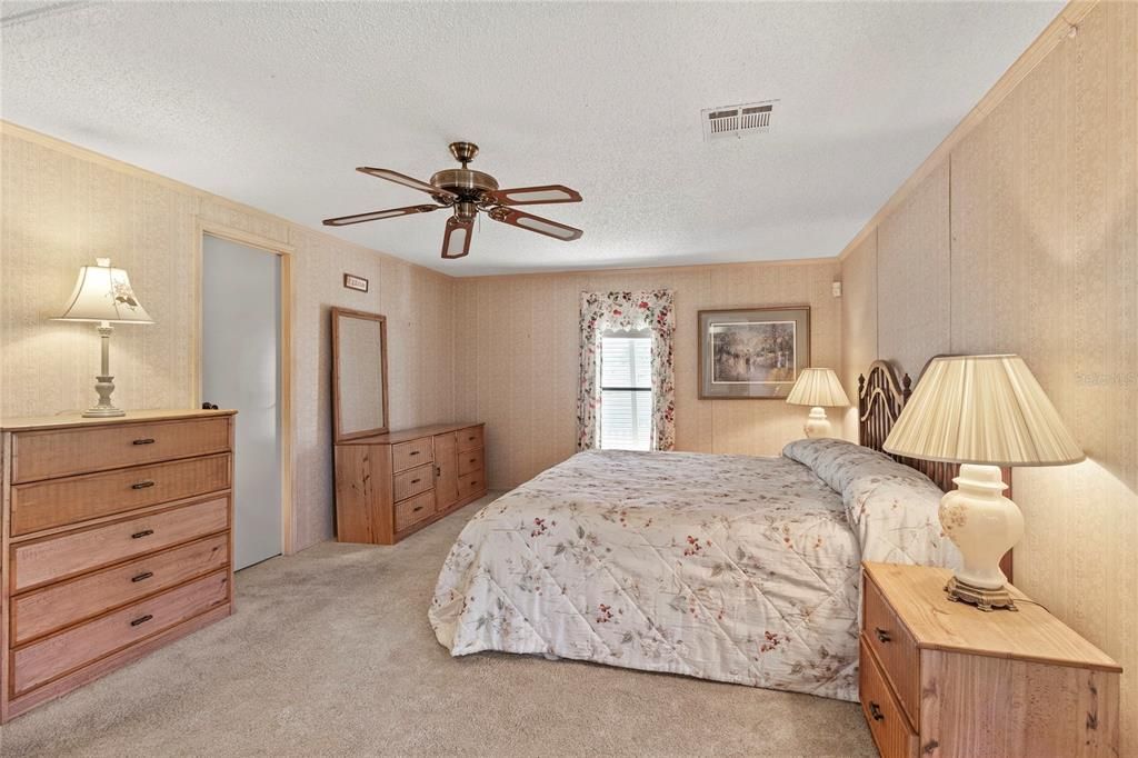 For Sale: $197,000 (2 beds, 2 baths, 1352 Square Feet)