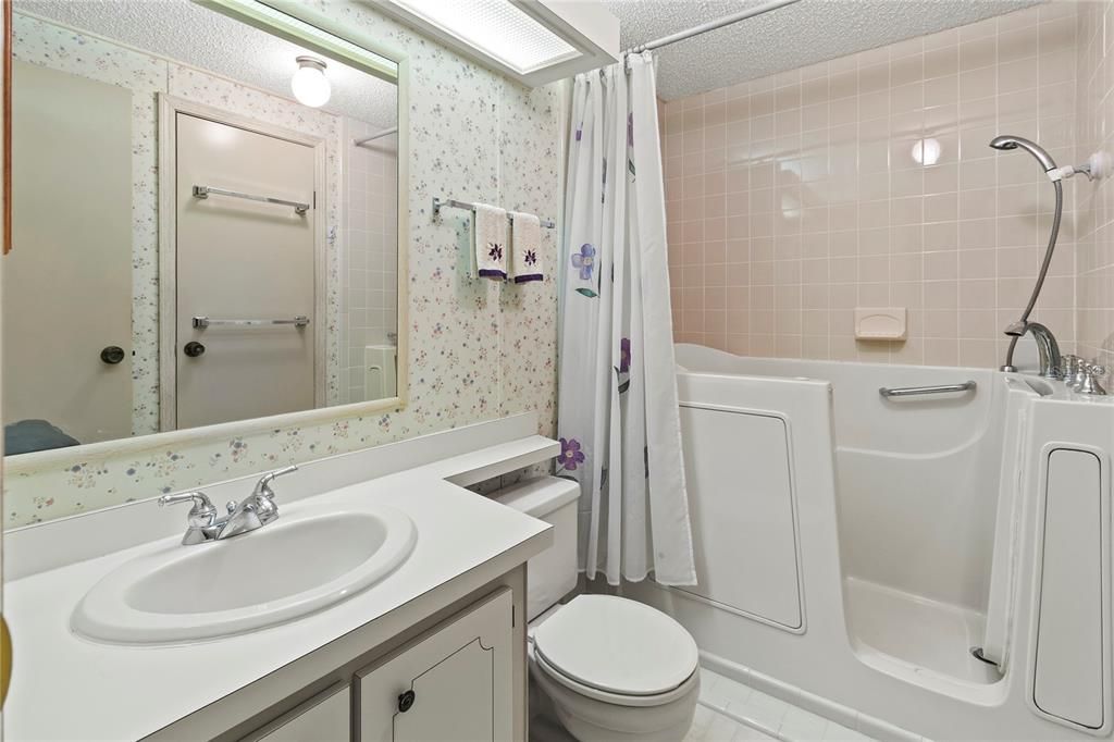 For Sale: $197,000 (2 beds, 2 baths, 1352 Square Feet)