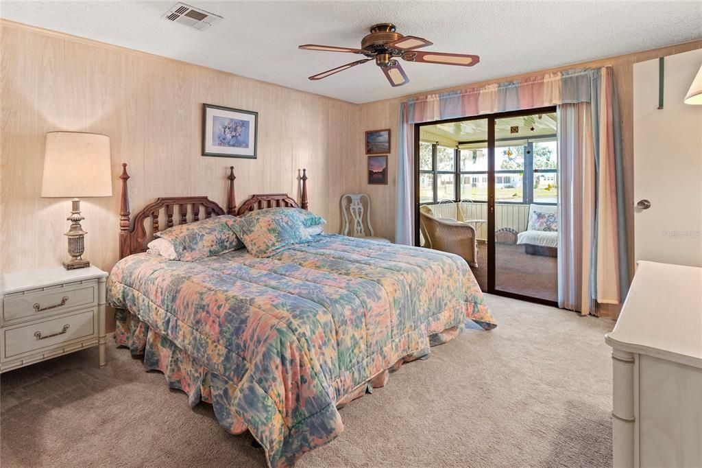 For Sale: $197,000 (2 beds, 2 baths, 1352 Square Feet)