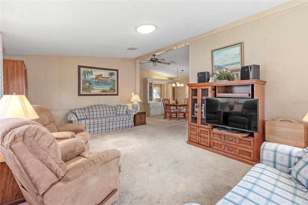 For Sale: $197,000 (2 beds, 2 baths, 1352 Square Feet)