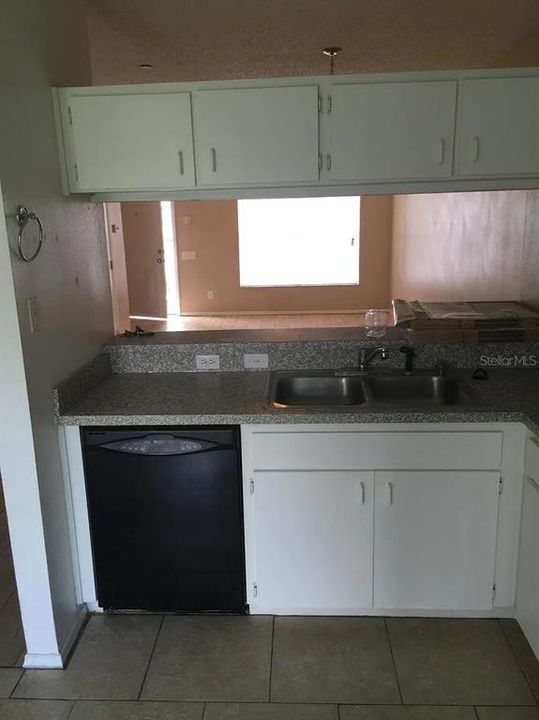 待售: $230,000 (2 贝兹, 2 浴室, 1110 平方英尺)