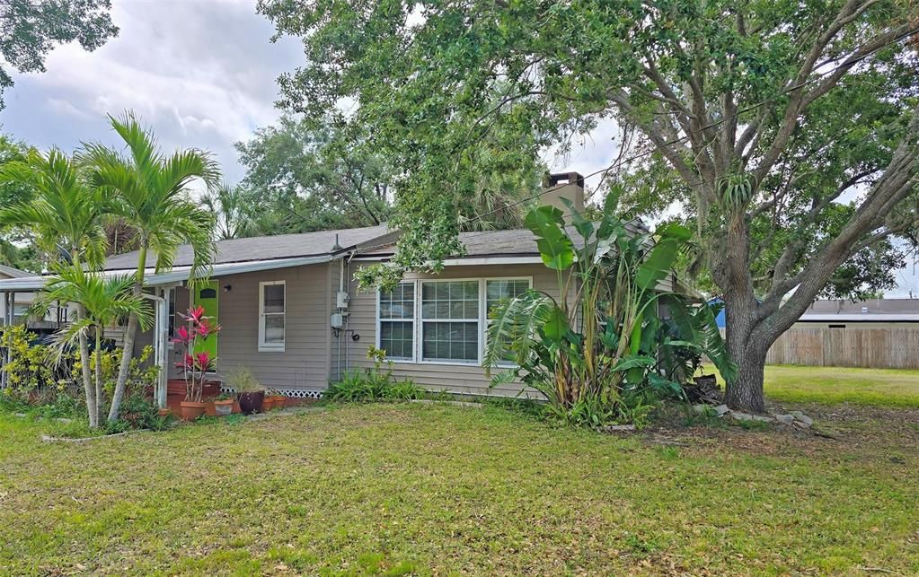 Recently Sold: $265,000 (2 beds, 2 baths, 1133 Square Feet)