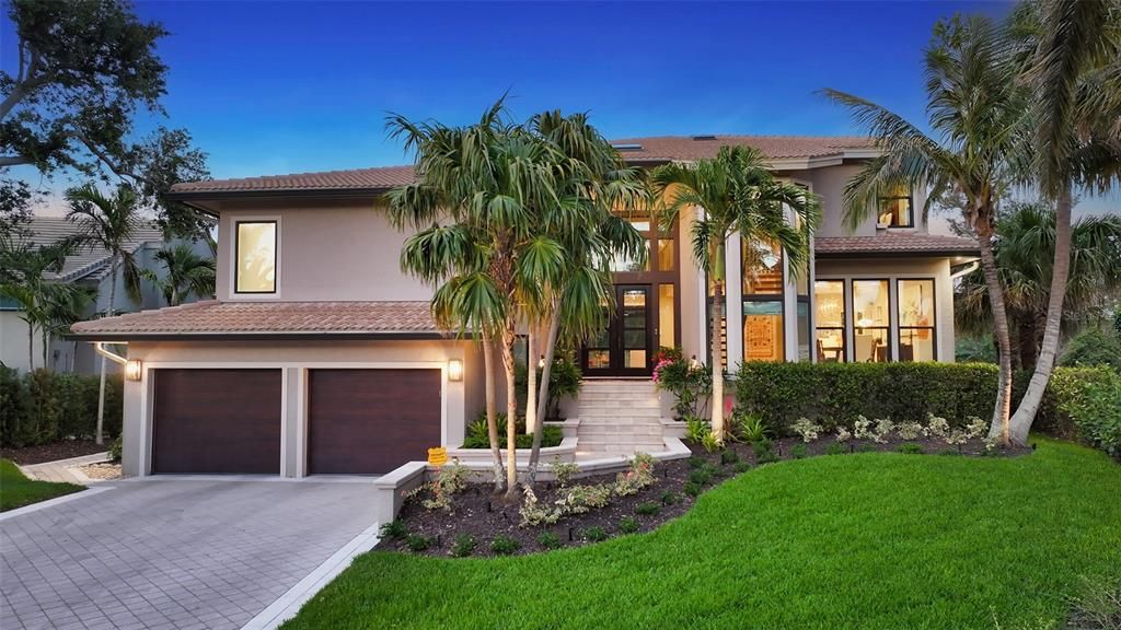 Recently Sold: $2,395,000 (3 beds, 2 baths, 2954 Square Feet)