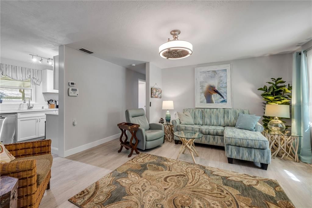 For Sale: $275,000 (2 beds, 1 baths, 1461 Square Feet)