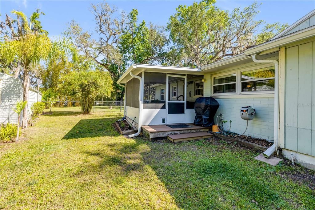 For Sale: $275,000 (2 beds, 1 baths, 1461 Square Feet)