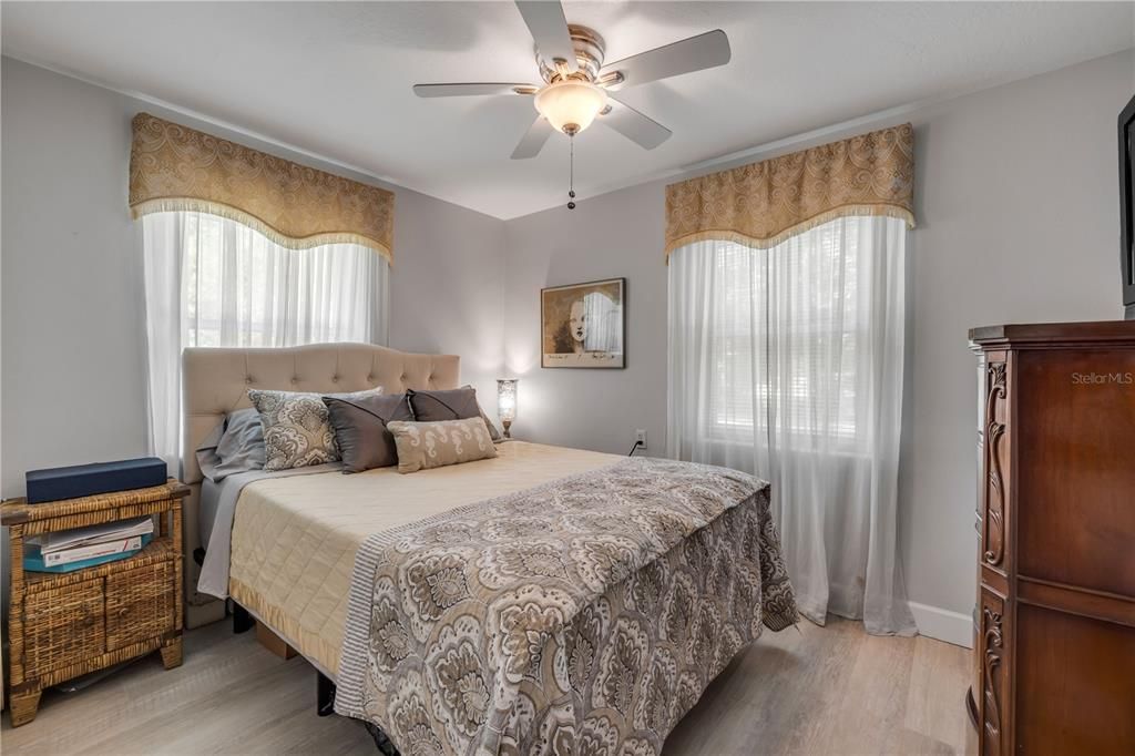 For Sale: $275,000 (2 beds, 1 baths, 1461 Square Feet)