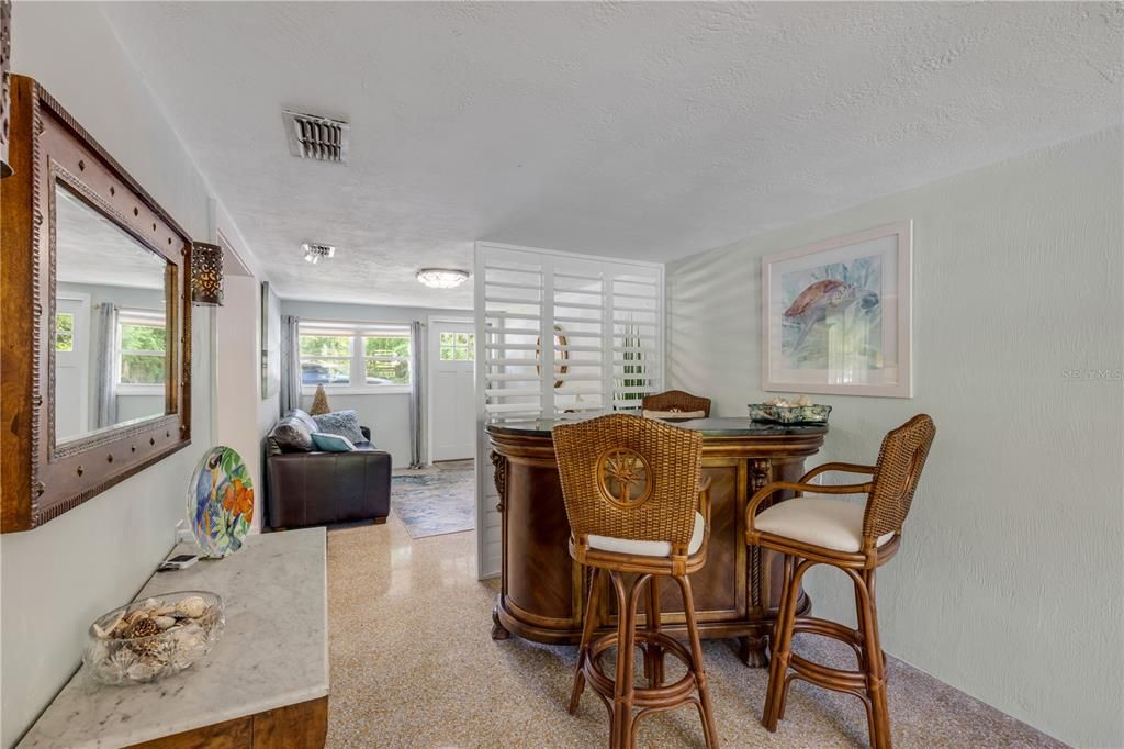 For Sale: $275,000 (2 beds, 1 baths, 1461 Square Feet)