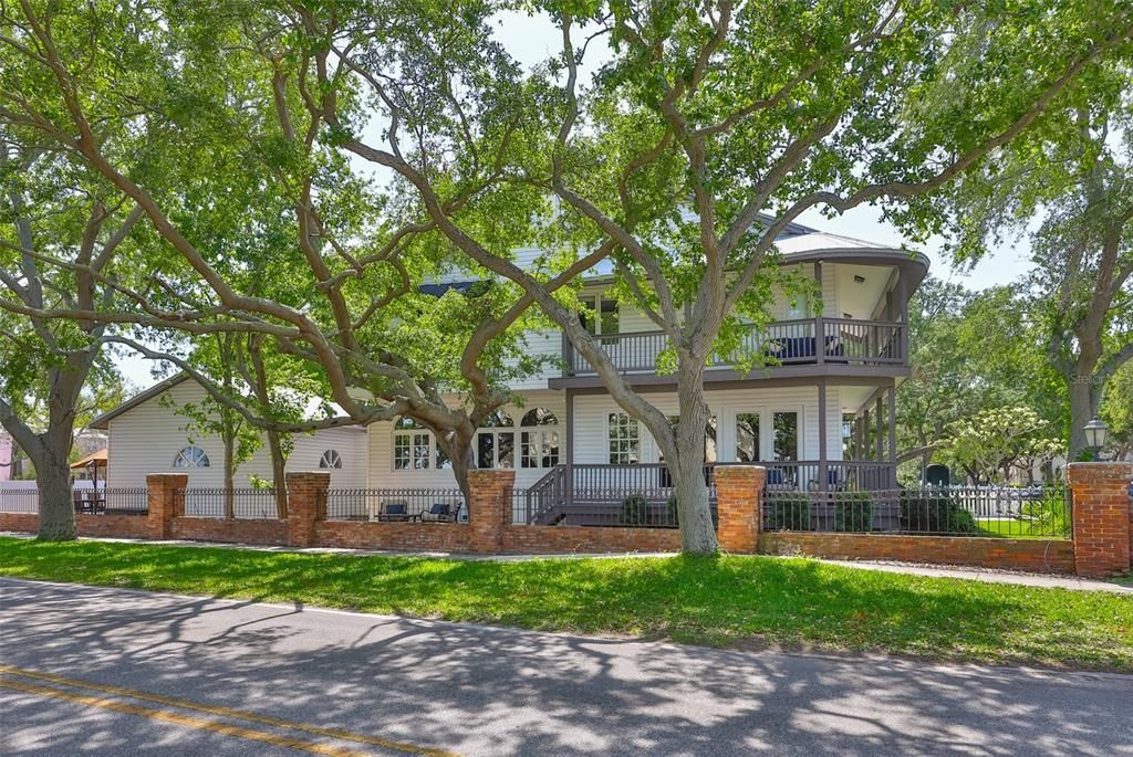 Recently Sold: $1,100,000 (4 beds, 5 baths, 3630 Square Feet)