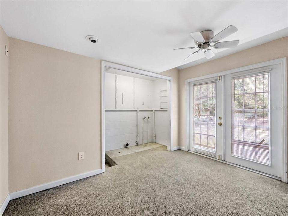 待售: $275,000 (2 贝兹, 1 浴室, 908 平方英尺)