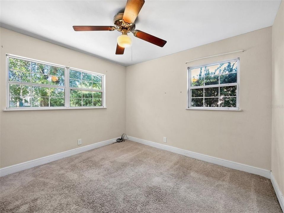 待售: $275,000 (2 贝兹, 1 浴室, 908 平方英尺)