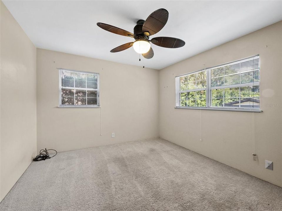 待售: $275,000 (2 贝兹, 1 浴室, 908 平方英尺)