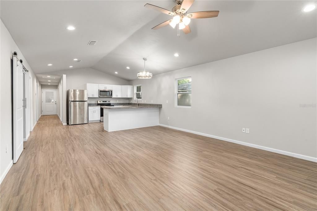 For Sale: $279,000 (3 beds, 2 baths, 1404 Square Feet)