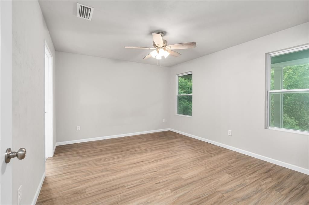 For Sale: $279,000 (3 beds, 2 baths, 1404 Square Feet)