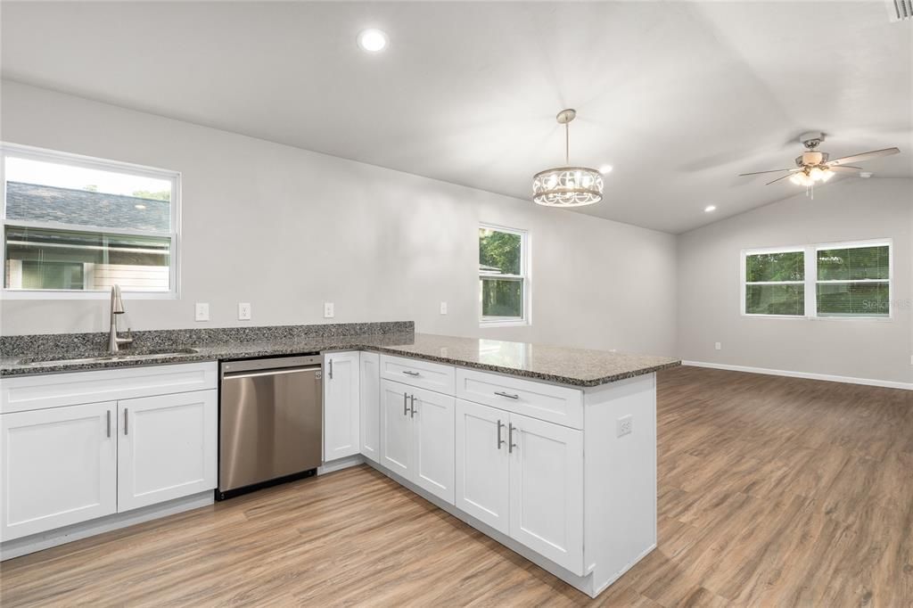 For Sale: $279,000 (3 beds, 2 baths, 1404 Square Feet)