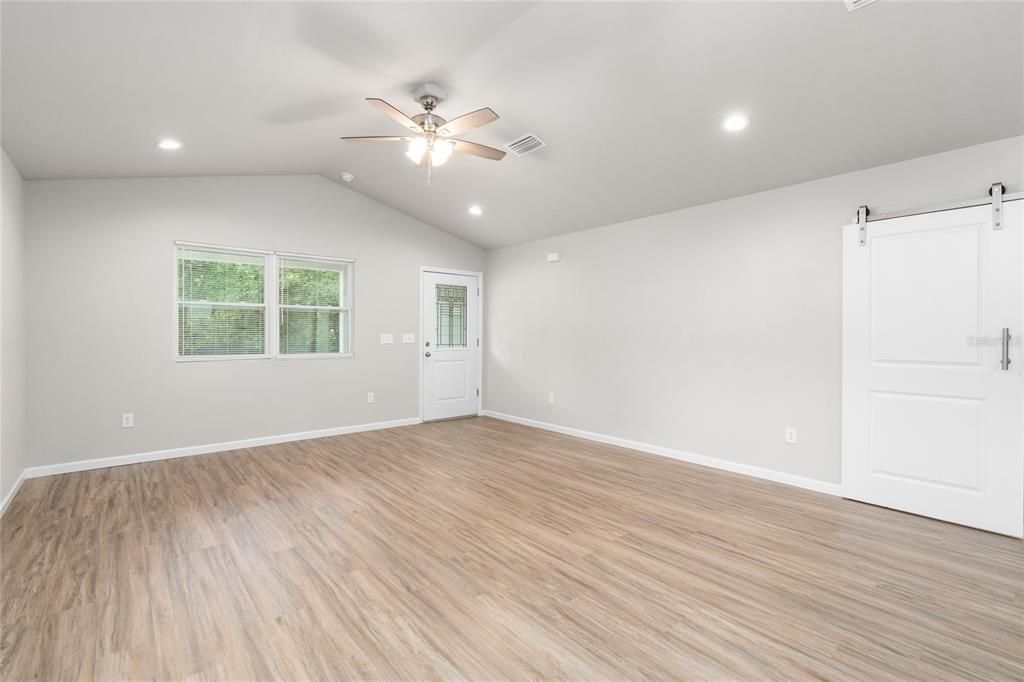 For Sale: $279,000 (3 beds, 2 baths, 1404 Square Feet)