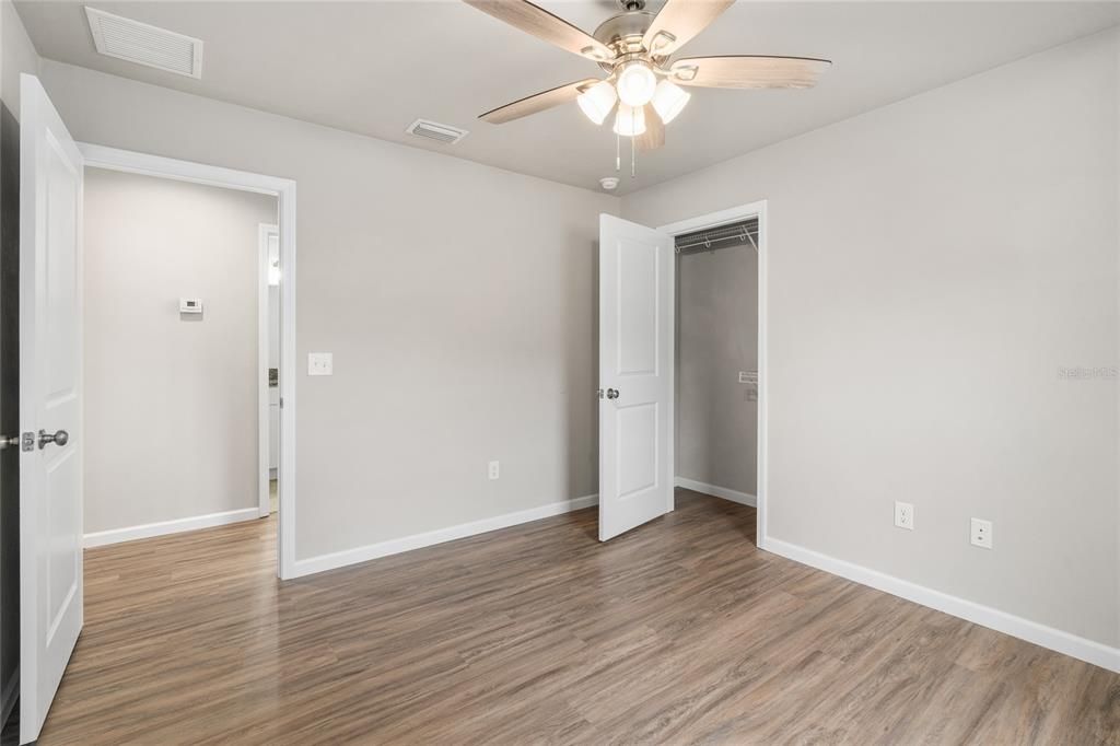 For Sale: $279,000 (3 beds, 2 baths, 1404 Square Feet)