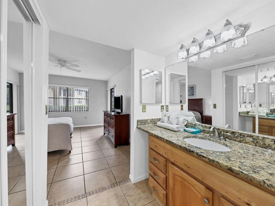 For Sale: $279,900 (2 beds, 2 baths, 1174 Square Feet)