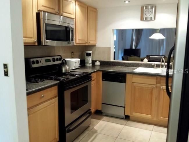 For Sale: $279,900 (2 beds, 2 baths, 1174 Square Feet)