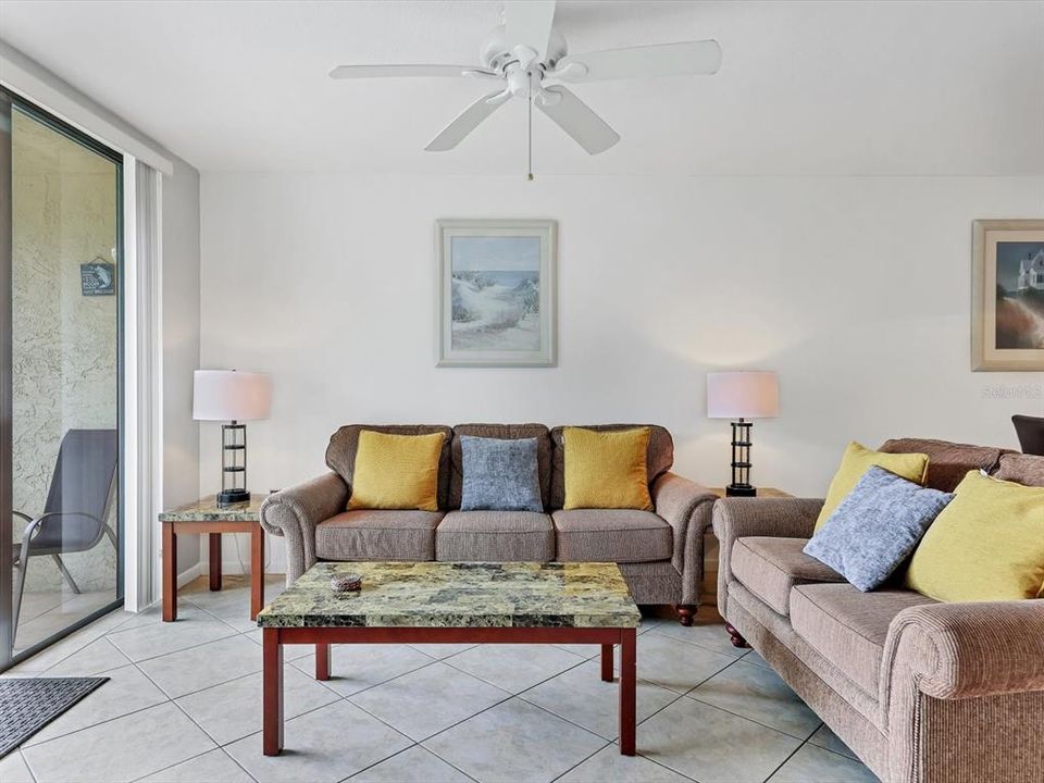 For Sale: $279,900 (2 beds, 2 baths, 1174 Square Feet)