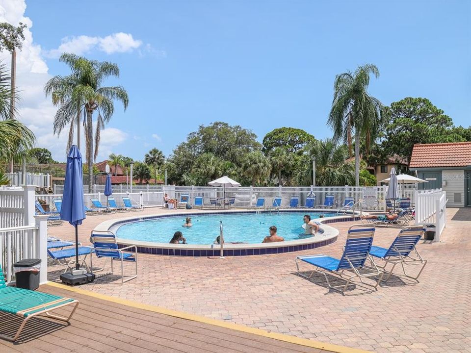 For Sale: $279,900 (2 beds, 2 baths, 1174 Square Feet)