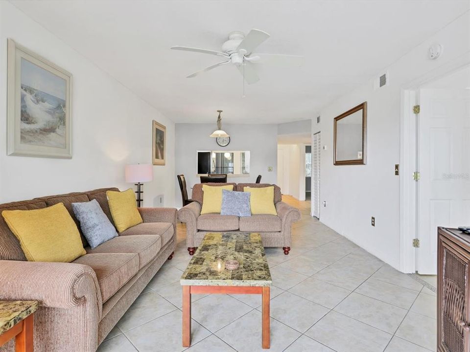 For Sale: $279,900 (2 beds, 2 baths, 1174 Square Feet)