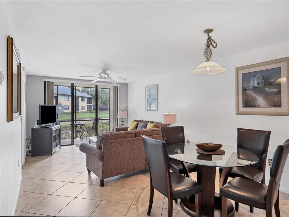 For Sale: $279,900 (2 beds, 2 baths, 1174 Square Feet)