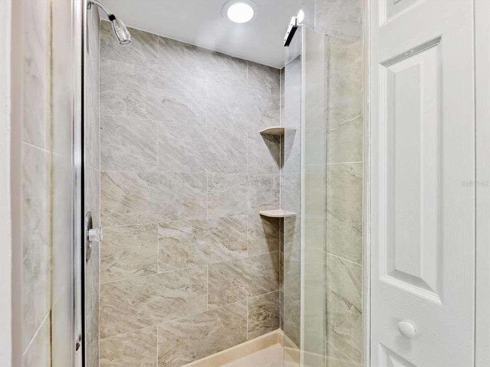 For Sale: $279,900 (2 beds, 2 baths, 1174 Square Feet)