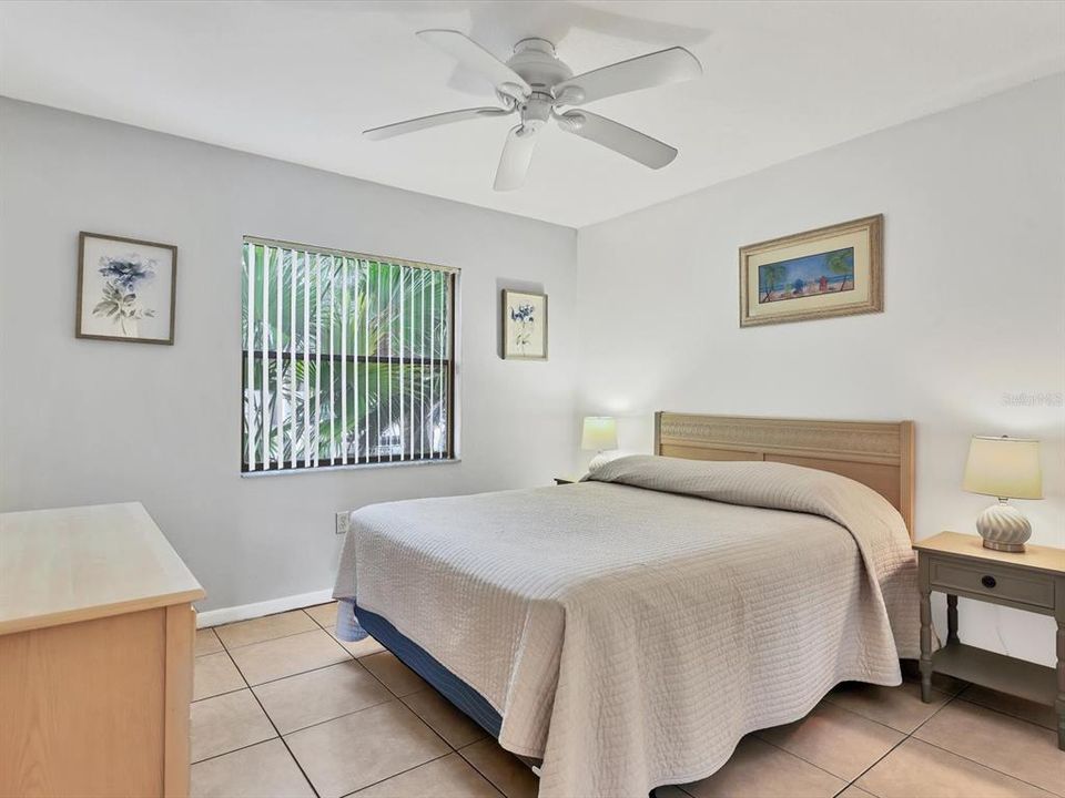 For Sale: $279,900 (2 beds, 2 baths, 1174 Square Feet)