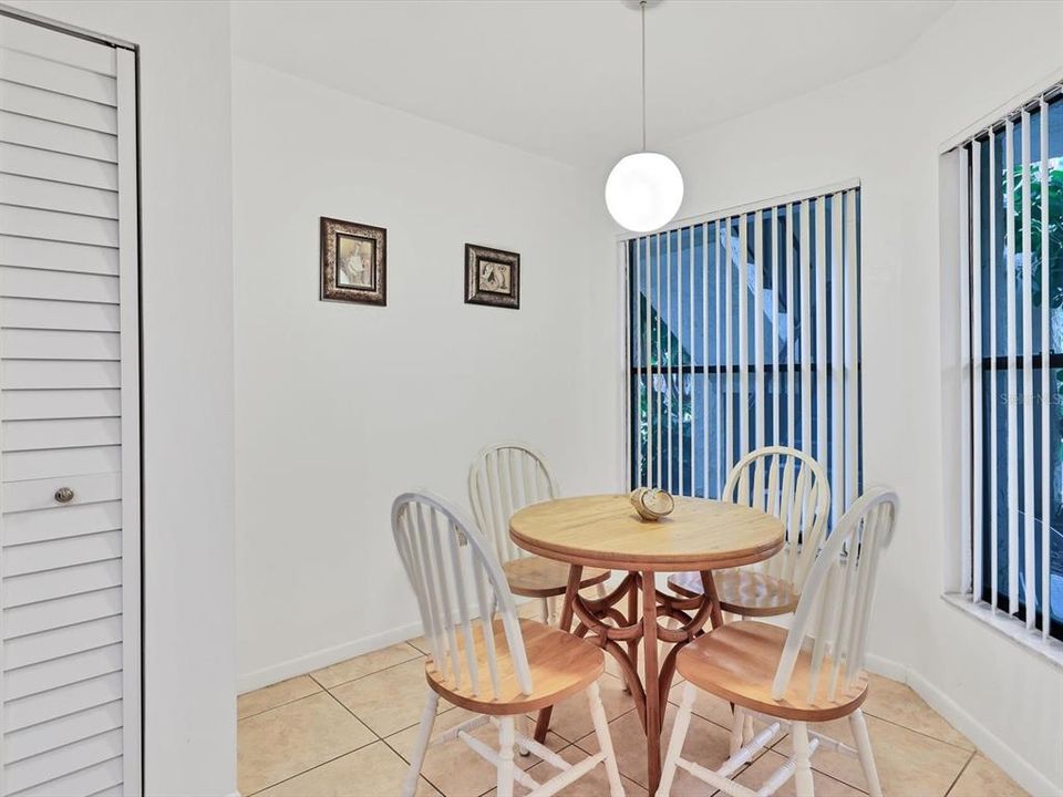 For Sale: $279,900 (2 beds, 2 baths, 1174 Square Feet)