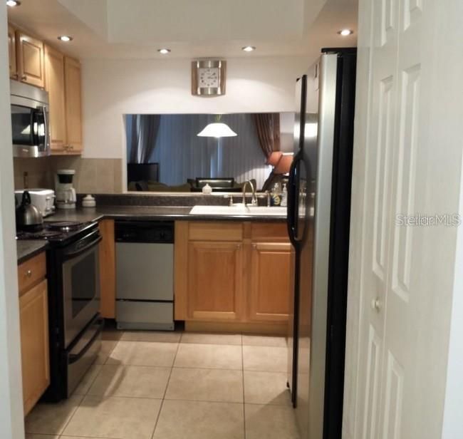 For Sale: $279,900 (2 beds, 2 baths, 1174 Square Feet)