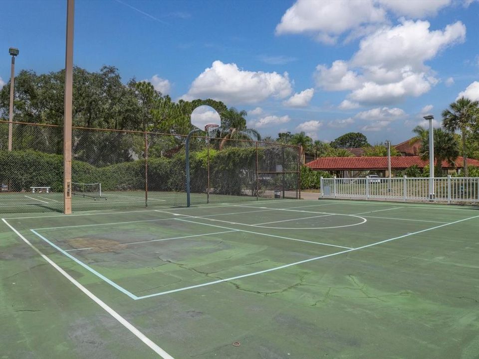 For Sale: $279,900 (2 beds, 2 baths, 1174 Square Feet)