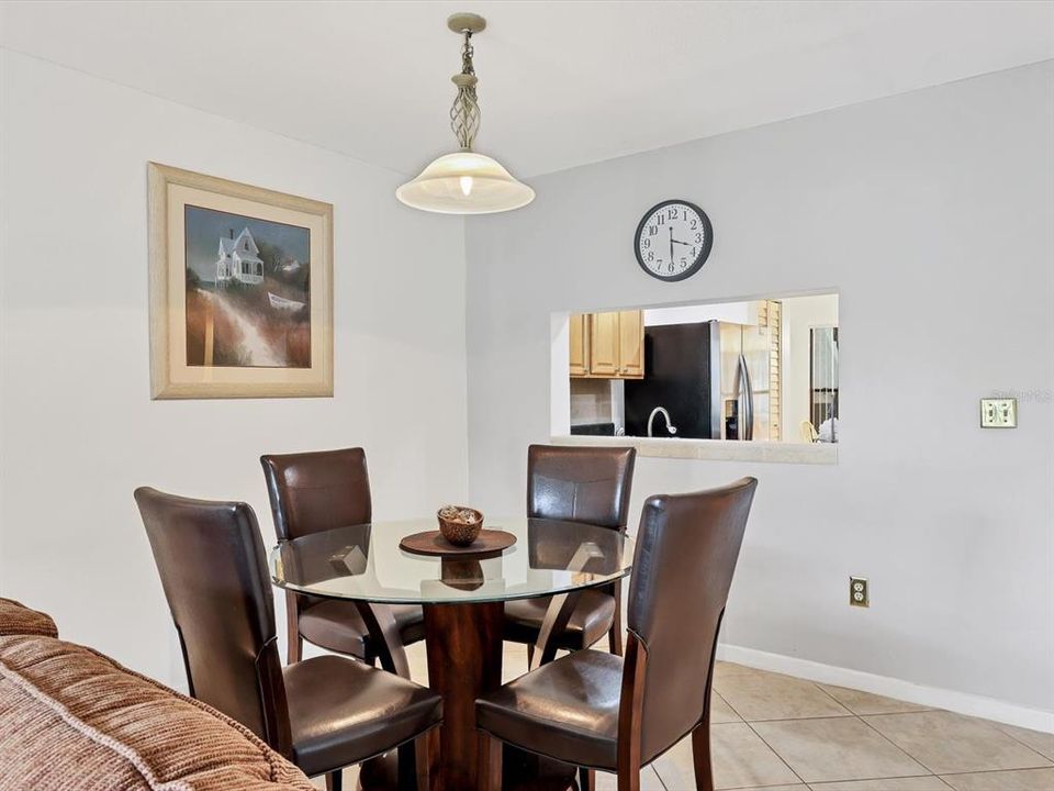 For Sale: $279,900 (2 beds, 2 baths, 1174 Square Feet)