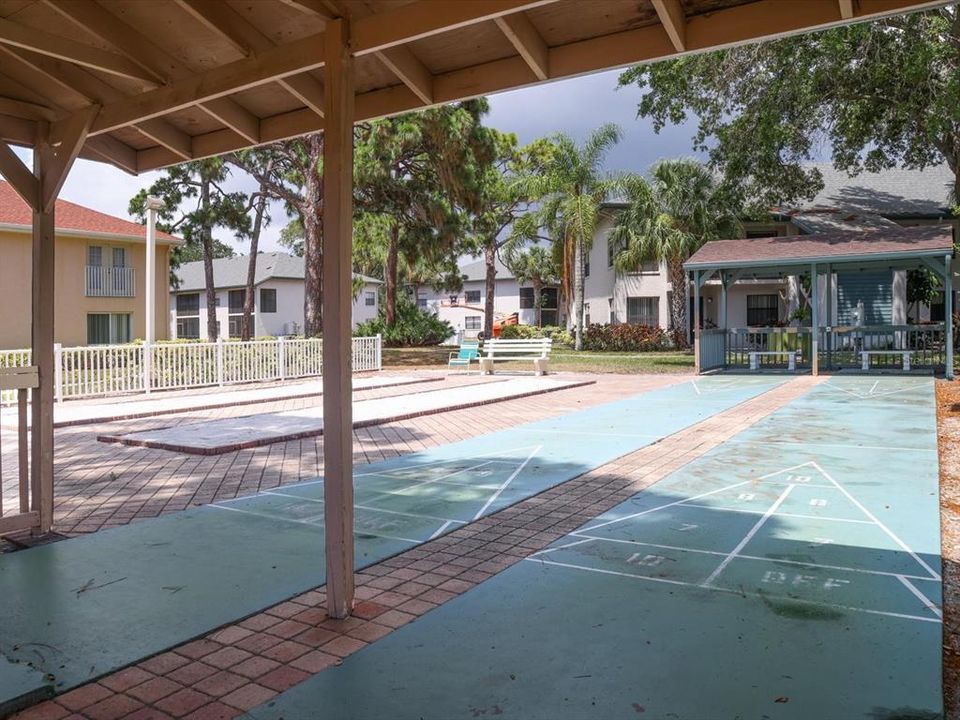 For Sale: $279,900 (2 beds, 2 baths, 1174 Square Feet)