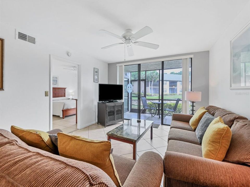 For Sale: $279,900 (2 beds, 2 baths, 1174 Square Feet)