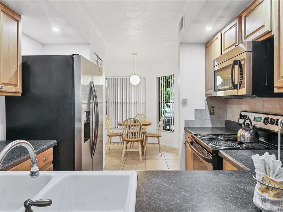 For Sale: $279,900 (2 beds, 2 baths, 1174 Square Feet)