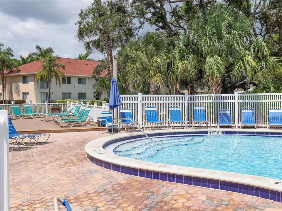 For Sale: $279,900 (2 beds, 2 baths, 1174 Square Feet)