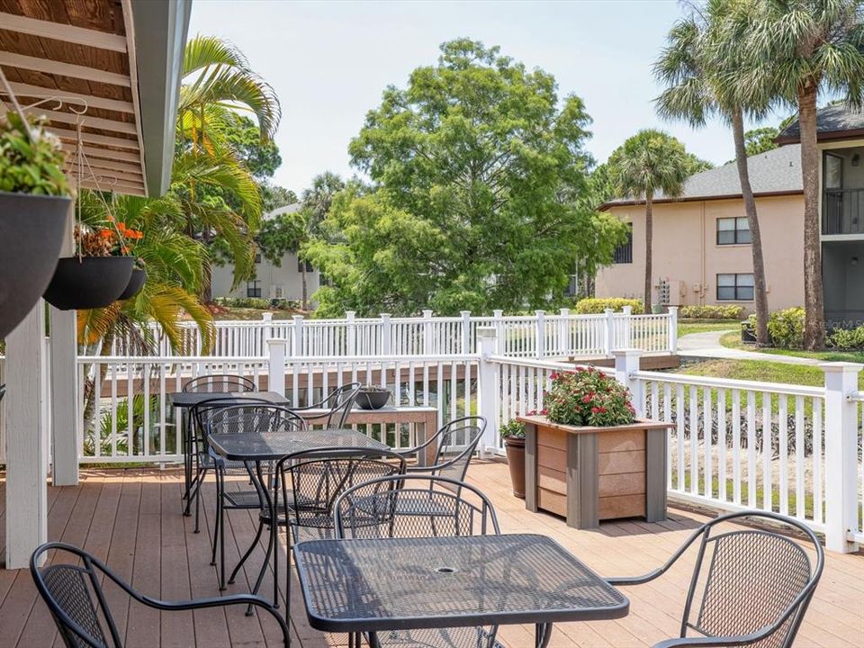 For Sale: $279,900 (2 beds, 2 baths, 1174 Square Feet)