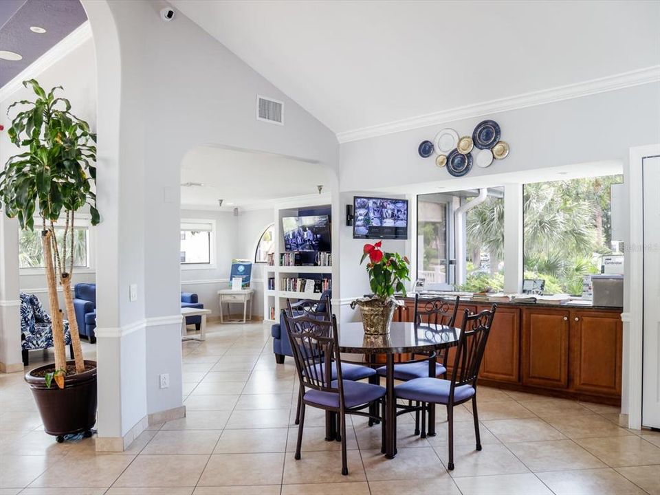 For Sale: $279,900 (2 beds, 2 baths, 1174 Square Feet)