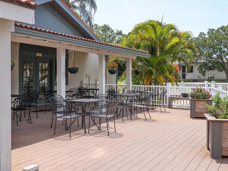 For Sale: $279,900 (2 beds, 2 baths, 1174 Square Feet)